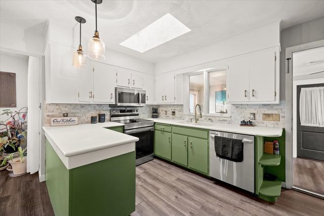 941 Bartlett St, New Bedford, MA 02745