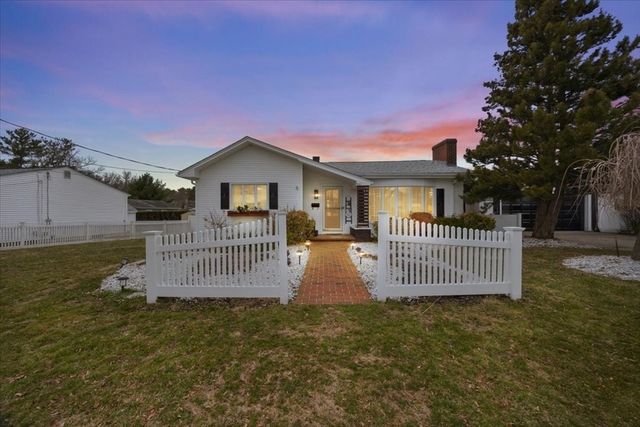 941 Bartlett St, New Bedford, MA 02745