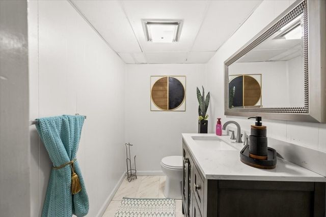 941 Bartlett St, New Bedford, MA 02745