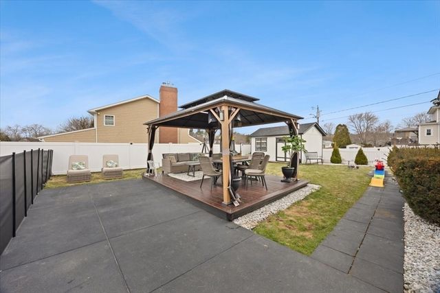 941 Bartlett St, New Bedford, MA 02745