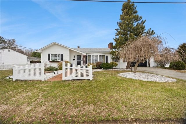 941 Bartlett St, New Bedford, MA 02745