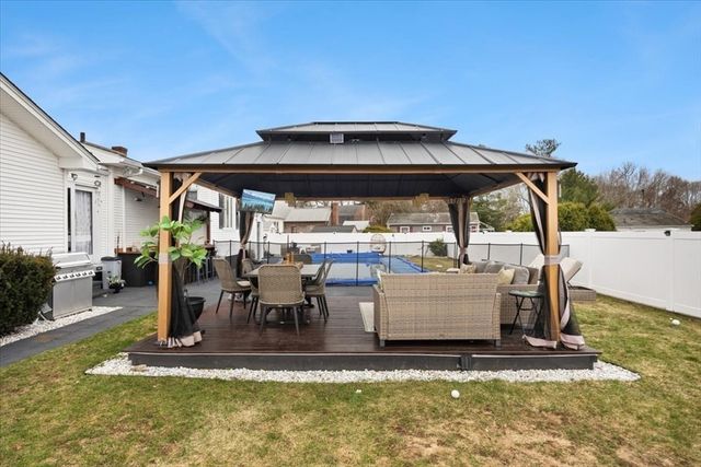 941 Bartlett St, New Bedford, MA 02745