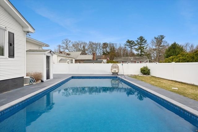 941 Bartlett St, New Bedford, MA 02745