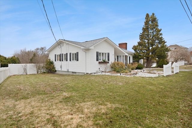 941 Bartlett St, New Bedford, MA 02745