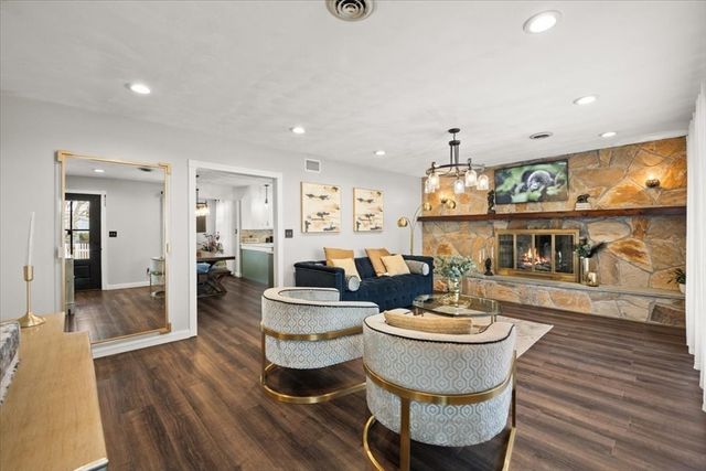 941 Bartlett St, New Bedford, MA 02745