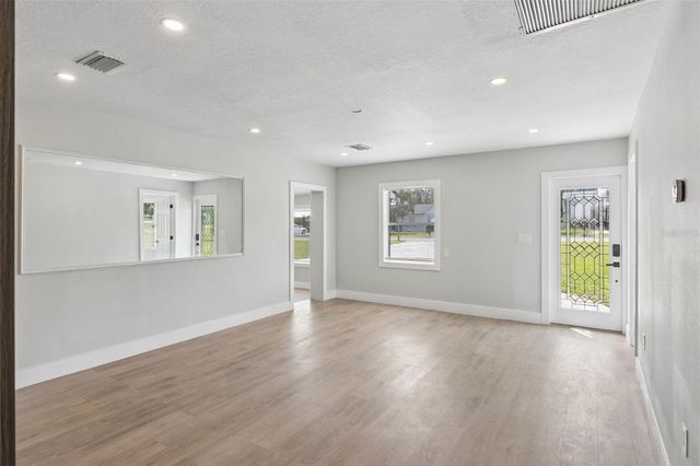 2555 MAPLE AVENUE, Lake Wales, FL 33898