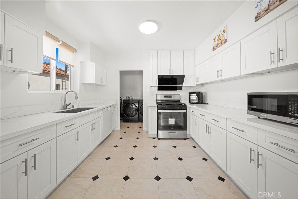 590 N DAISY AVE, Pasadena, CA 91107