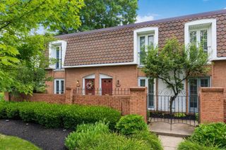 2898 Chateau Circle, Upper Arlington, OH 43221