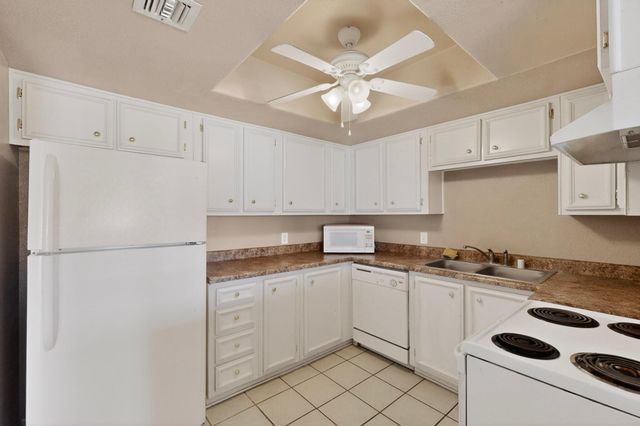 921 Country Club Drive SE APT J, Rio Rancho, NM 87124