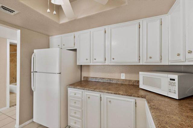 921 Country Club Drive SE APT J, Rio Rancho, NM 87124