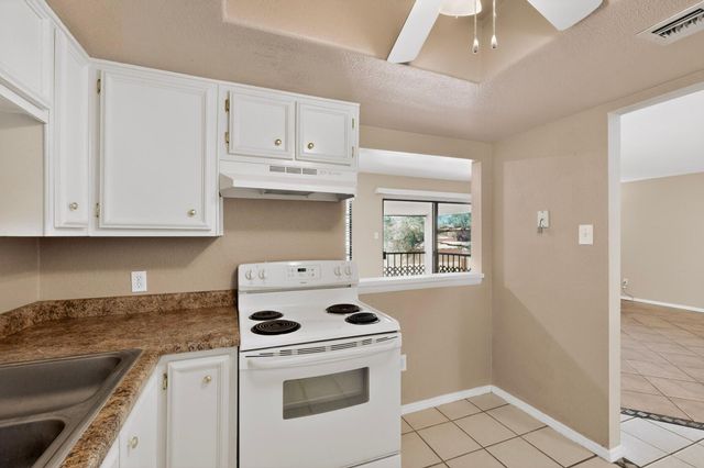 921 Country Club Drive SE APT J, Rio Rancho, NM 87124