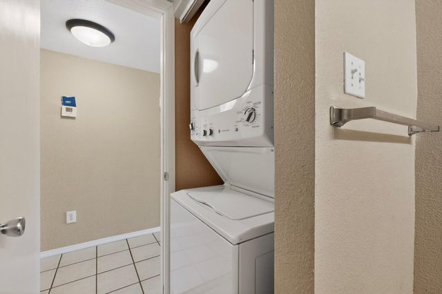 921 Country Club Drive SE APT J, Rio Rancho, NM 87124