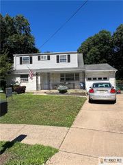35 Madeline Court, Helmetta, NJ 08828