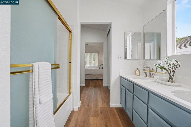 933 Country Run Dr, Martinez, CA 94553