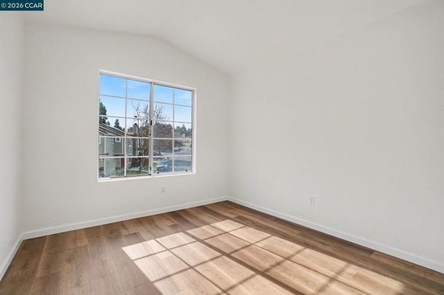 933 Country Run Dr, Martinez, CA 94553