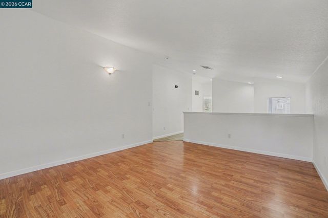 933 Country Run Dr, Martinez, CA 94553