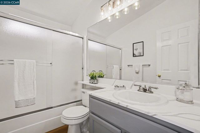 933 Country Run Dr, Martinez, CA 94553