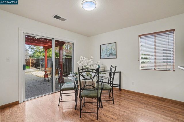 933 Country Run Dr, Martinez, CA 94553