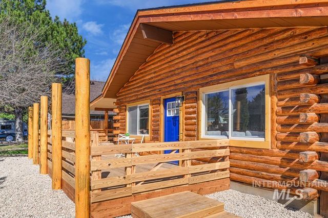 2210 Glen View Dr, Nampa, ID 83686