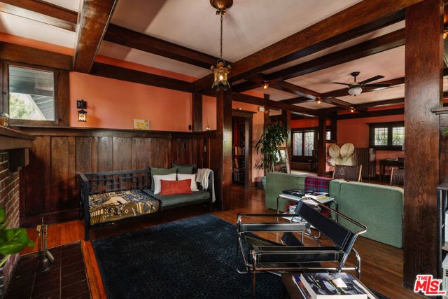 2915 S Budlong Avenue, Los Angeles, CA 90007