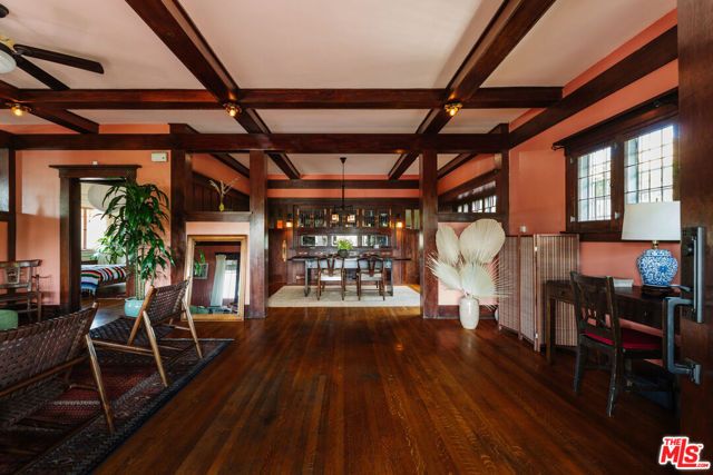 2915 S Budlong Avenue, Los Angeles, CA 90007