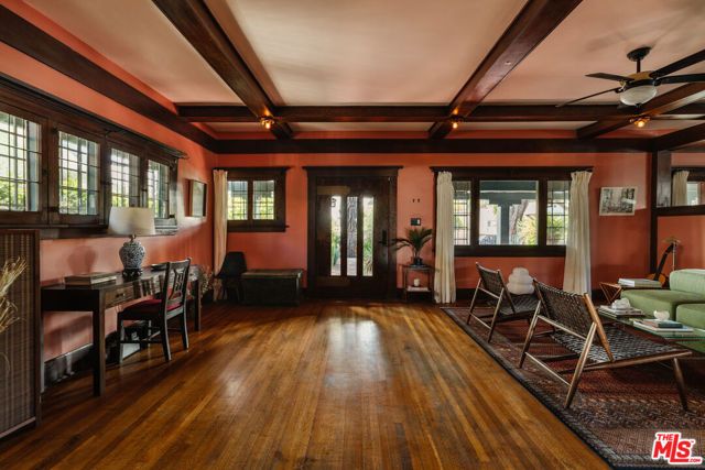2915 S Budlong Avenue, Los Angeles, CA 90007