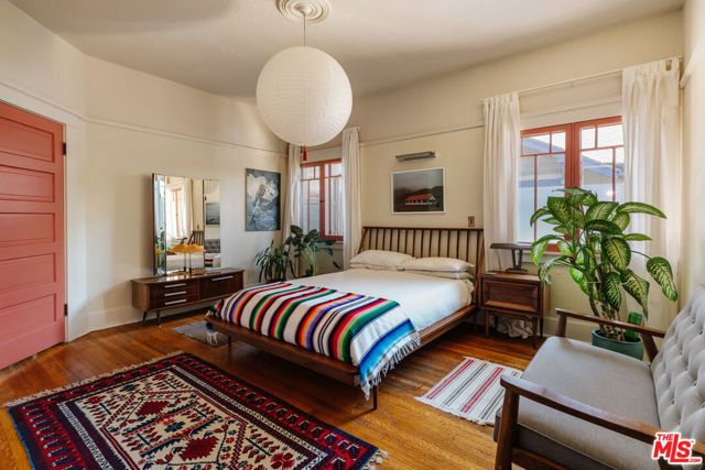 2915 S Budlong Avenue, Los Angeles, CA 90007