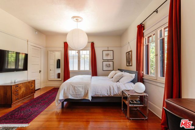 2915 S Budlong Avenue, Los Angeles, CA 90007