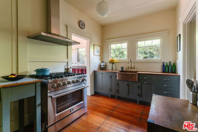 2915 S Budlong Avenue, Los Angeles, CA 90007