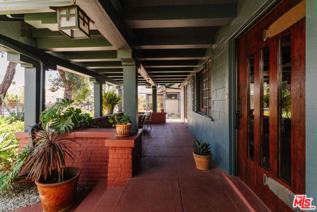 2915 S Budlong Avenue, Los Angeles, CA 90007