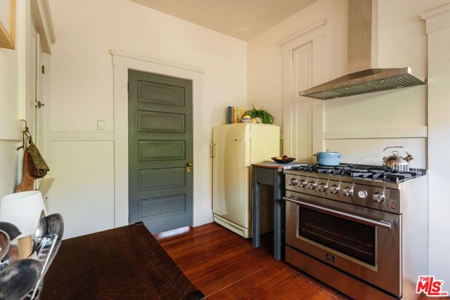 2915 S Budlong Avenue, Los Angeles, CA 90007