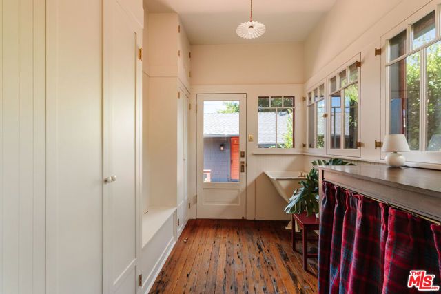 2915 S Budlong Avenue, Los Angeles, CA 90007