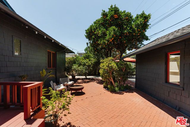 2915 S Budlong Avenue, Los Angeles, CA 90007