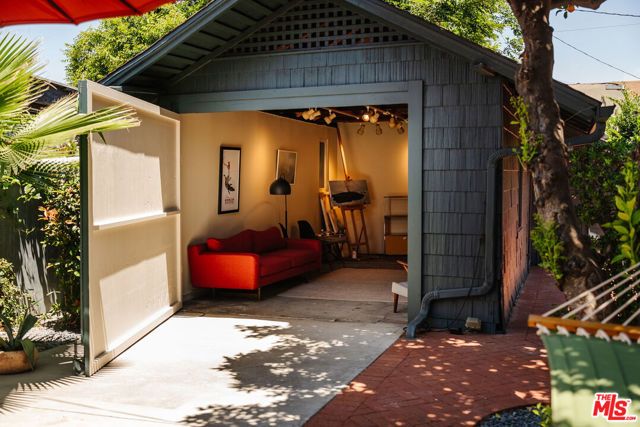 2915 S Budlong Avenue, Los Angeles, CA 90007