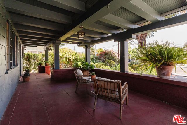 2915 S Budlong Avenue, Los Angeles, CA 90007