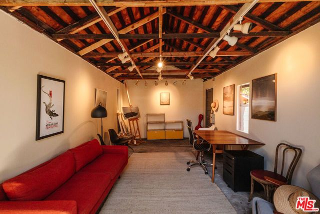 2915 S Budlong Avenue, Los Angeles, CA 90007