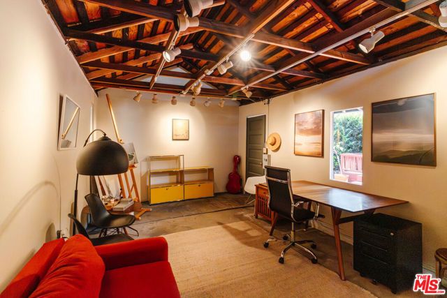 2915 S Budlong Avenue, Los Angeles, CA 90007