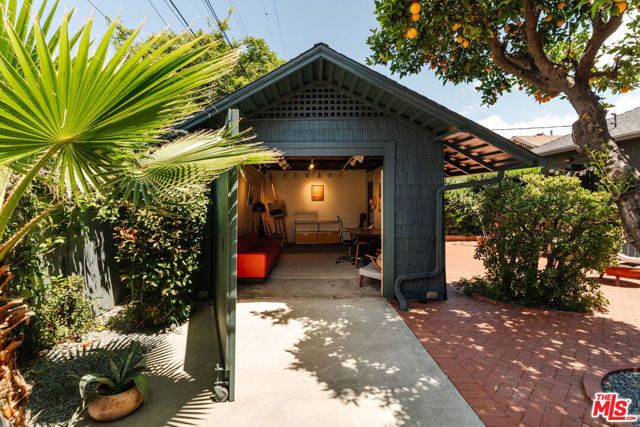 2915 S Budlong Avenue, Los Angeles, CA 90007