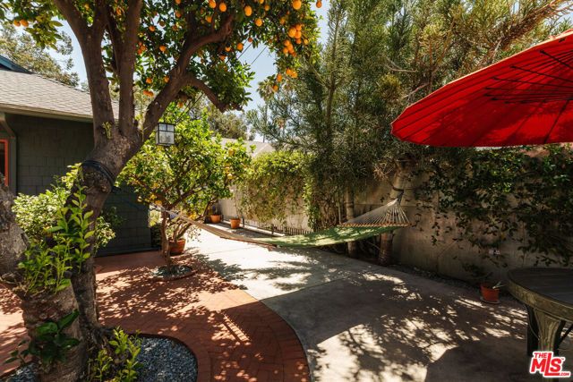 2915 S Budlong Avenue, Los Angeles, CA 90007