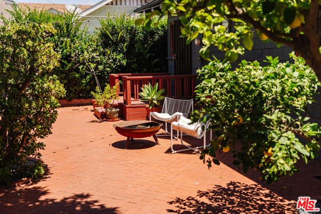 2915 S Budlong Avenue, Los Angeles, CA 90007