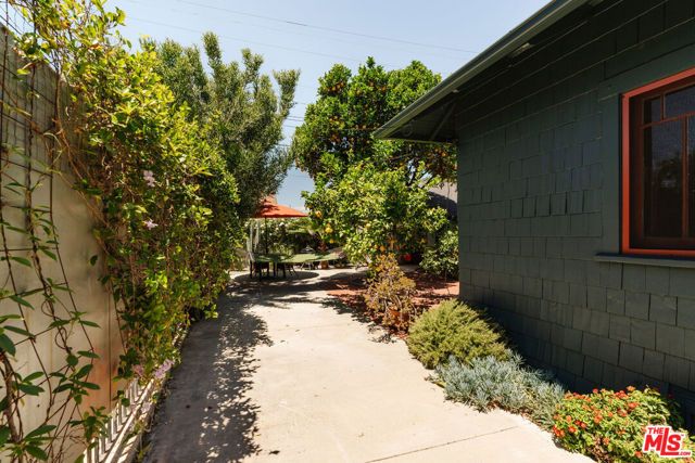 2915 S Budlong Avenue, Los Angeles, CA 90007