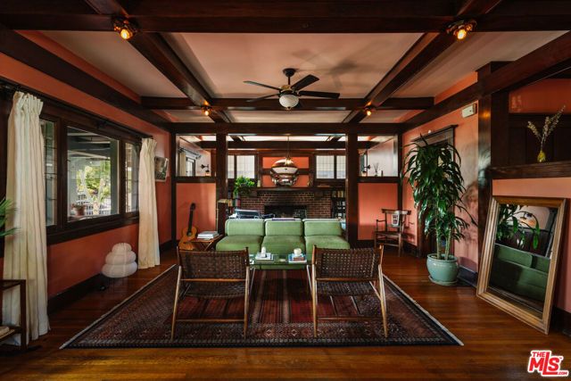 2915 S Budlong Avenue, Los Angeles, CA 90007