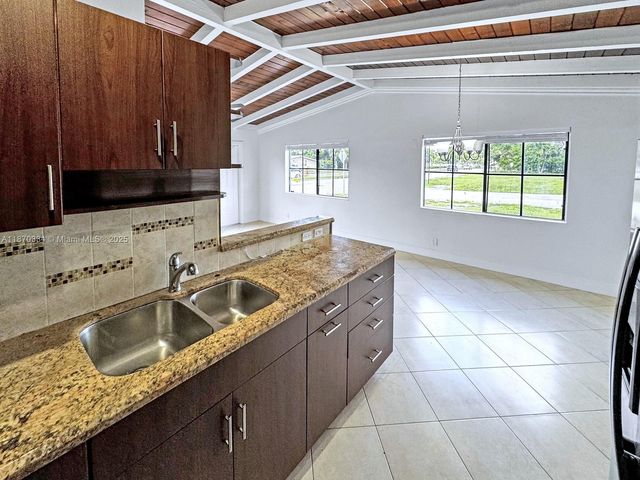 2861 Davie Blvd, Fort Lauderdale, FL 33312