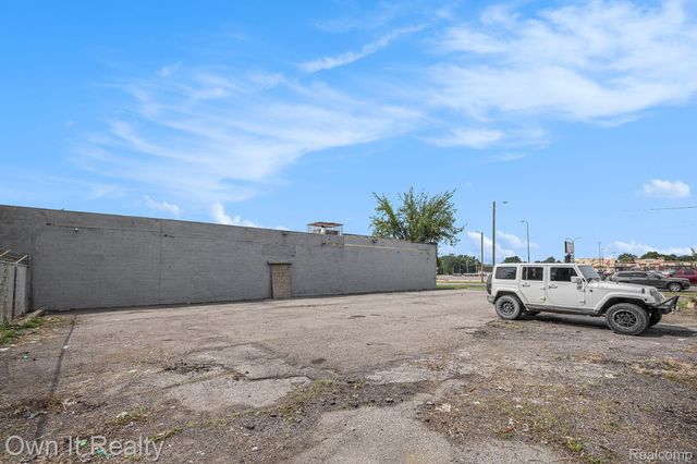 8866 Greenfield Road, Detroit, MI 48228