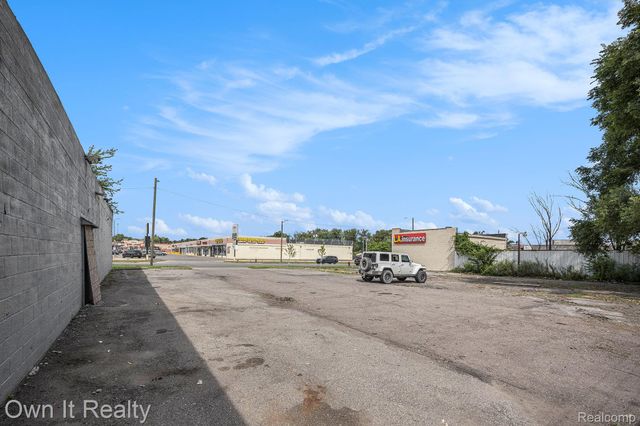 8866 Greenfield Road, Detroit, MI 48228