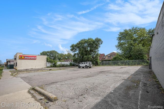 8866 Greenfield Road, Detroit, MI 48228