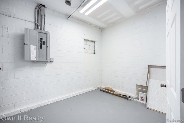 8866 Greenfield Road, Detroit, MI 48228