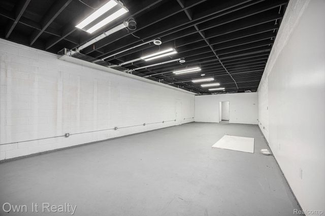 8866 Greenfield Road, Detroit, MI 48228