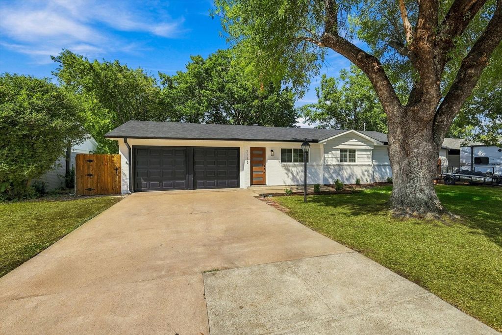 7713 Noreast Drive, North Richland Hills, TX 76180 — exterior