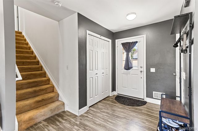 7921 Mallard Way, York Charter Township, MI 48197